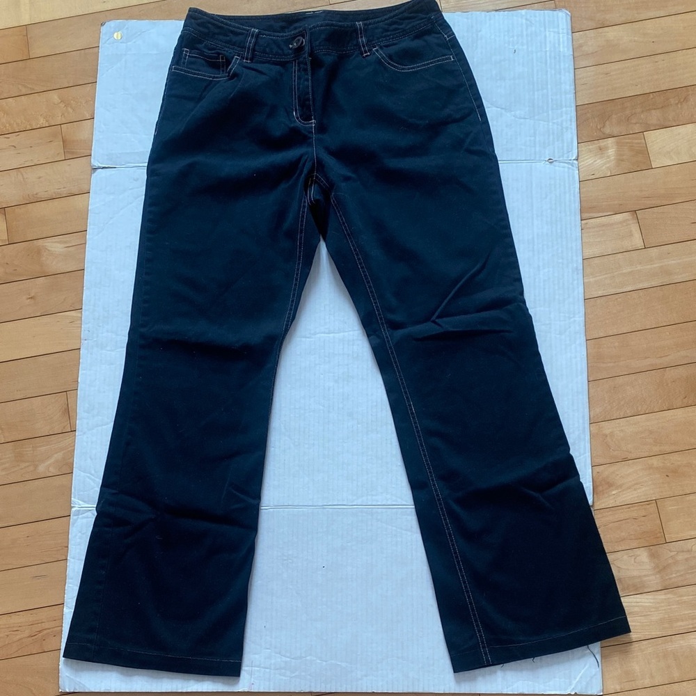 Style&Co. Size 6 Dark Washed Stretch Navy Pants with Creme stitching Size 6